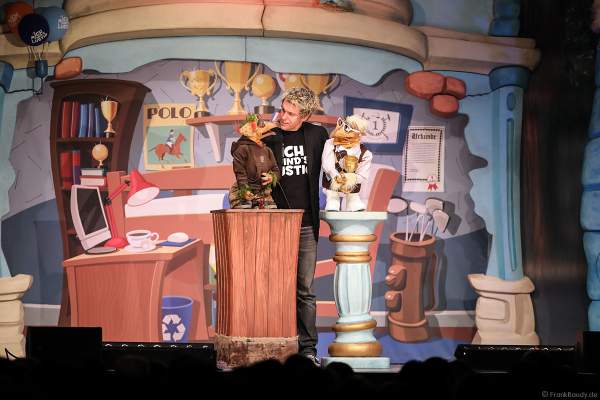 Frederic Freiherr von Furchensumpf mit seinem Bruder Fridolin bei Sascha Grammel - ICH FIND´S LUSTIG in der Europa-Park Arena 2018