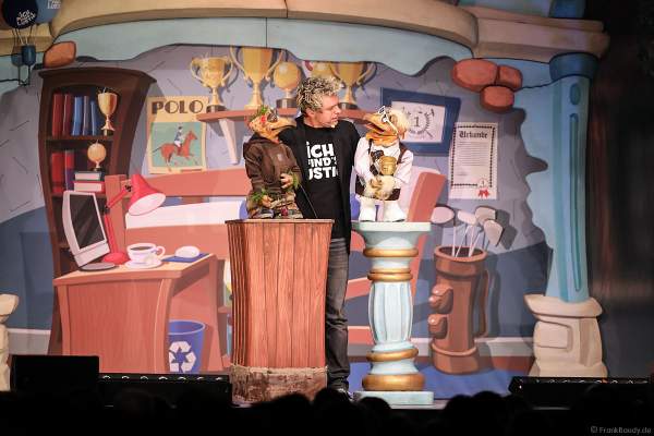 Frederic Freiherr von Furchensumpf mit seinem Bruder Fridolin bei Sascha Grammel - ICH FIND´S LUSTIG in der Europa-Park Arena 2018