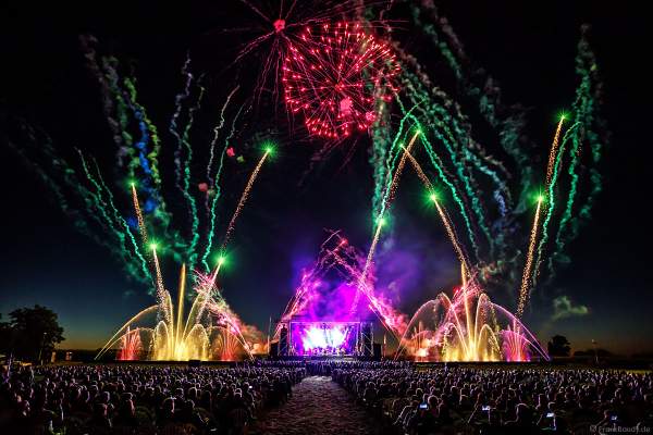 ONE NIGHT OF QUEEN performed by Gary Mullen & The Works Open Air Konzert beim Festival Vents d’Est 2018 in Furdenheim mit Feuerwerk und Wassershow