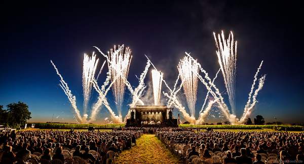 ONE NIGHT OF QUEEN performed by Gary Mullen & The Works beim Open Air Festival Vents d’Est 2018 in Furdenheim mit Feuerwerk und Wassershow