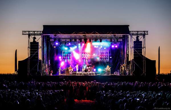 Gary Mullen & The Works performen ONE NIGHT OF QUEEN beim Open Air Festival Vents d’Est 2018 in Furdenheim