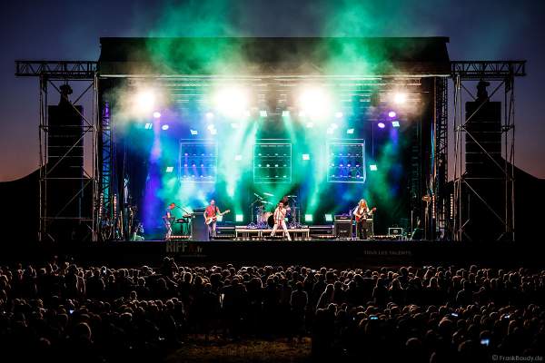 Gary Mullen & The Works performen ONE NIGHT OF QUEEN beim Open Air Festival Vents d’Est 2018 in Furdenheim