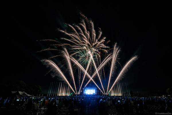 ONE NIGHT OF QUEEN performed by Gary Mullen & The Works beim Open Air Festival Vents d’Est 2018 in Furdenheim mit Feuerwerk und Wassershow