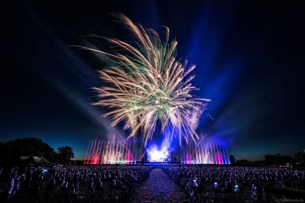 ONE NIGHT OF QUEEN performed by Gary Mullen & The Works beim Open Air Festival Vents d’Est 2018 in Furdenheim mit Feuerwerk und Wassershow