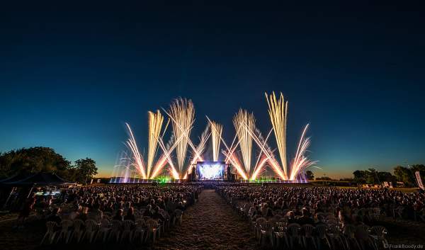 ONE NIGHT OF QUEEN performed by Gary Mullen & The Works beim Open Air Festival Vents d’Est 2018 in Furdenheim mit Feuerwerk und Wassershow