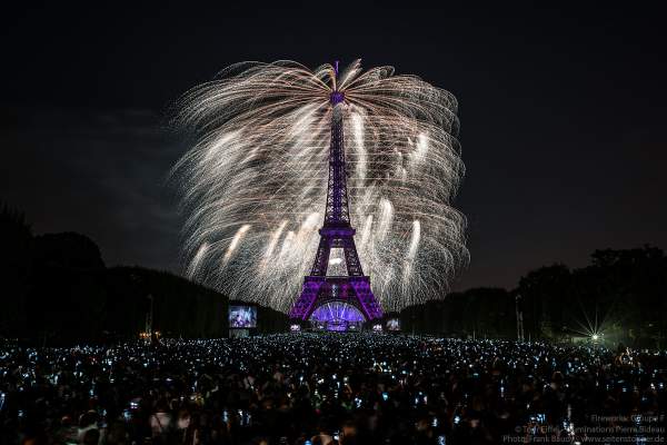 Stunning fireworks display at the Eiffel Tower on the french national day - Bastille day 2018 in Paris - Theme: Paris of Love!