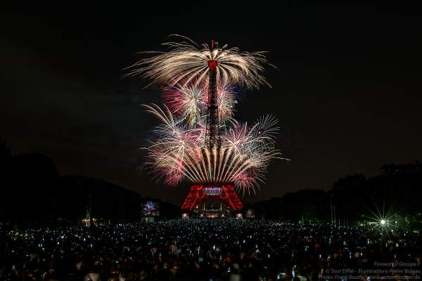 Le feu d’artifice du 14 juillet 2018 à la Tour Eiffel - le Paris de l’Amour !