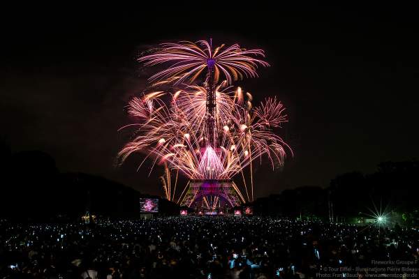 Stunning fireworks display at the Eiffel Tower on the french national day - Bastille day 2018 in Paris - Theme: Paris of Love!