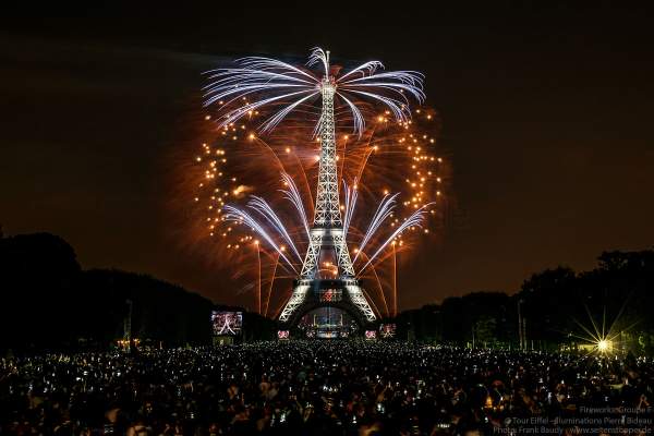 Stunning fireworks display at the Eiffel Tower on the french national day - Bastille day 2018 in Paris - Theme: Paris of Love!