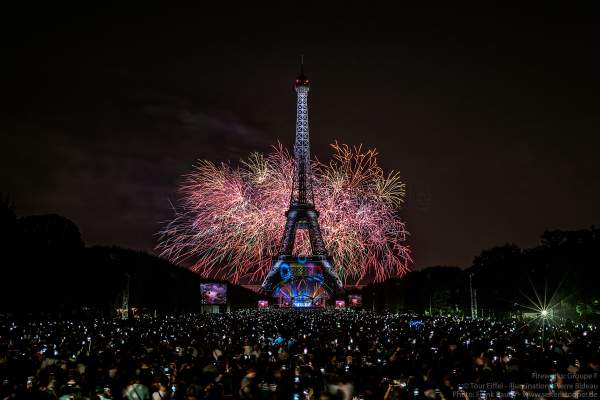 Stunning fireworks display at the Eiffel Tower on the french national day - Bastille day 2018 in Paris - Theme: Paris of Love!