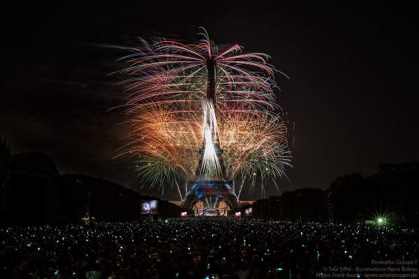 Le feu d’artifice du 14 juillet 2018 à la Tour Eiffel - le Paris de l’Amour !
