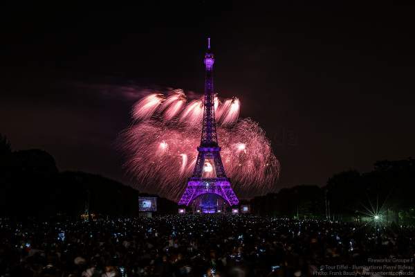 Le feu d’artifice du 14 juillet 2018 à la Tour Eiffel - le Paris de l’Amour !
