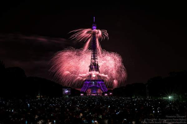Stunning fireworks display at the Eiffel Tower on the french national day - Bastille day 2018 in Paris - Theme: Paris of Love!