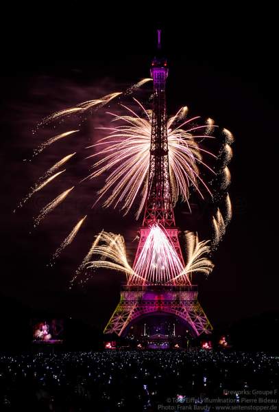 Stunning fireworks display at the Eiffel Tower on the french national day - Bastille day 2018 in Paris - Theme: Paris of Love!