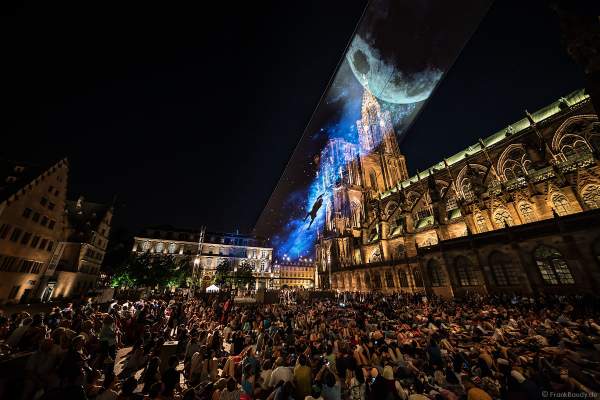 Lichtspiel bei der Sommershow LuX am Münster in Straßburg 2018