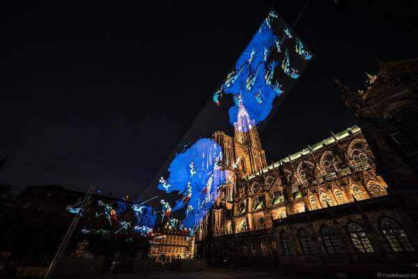 Lichtspiel bei der Sommershow LuX am Münster in Straßburg 2018