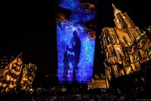 Lichtspiel bei der Sommershow LuX am Münster in Straßburg 2018
