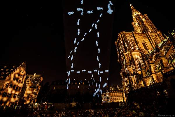 Lichtspiel bei der Sommershow LuX am Münster in Straßburg 2018