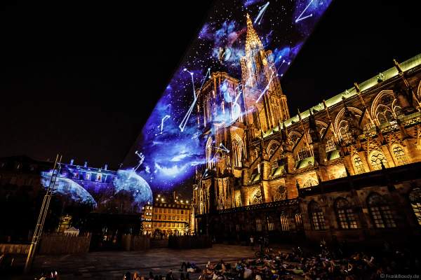 Lichtspiel bei der Sommershow LuX am Münster in Straßburg 2018
