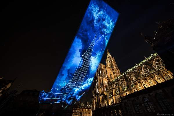 Lichtspiel bei der Sommershow LuX am Münster in Straßburg 2018
