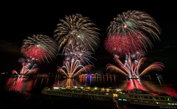 500 Meter breites Musikfeuerwerk bei den Mainzer Sommerlichter 2018