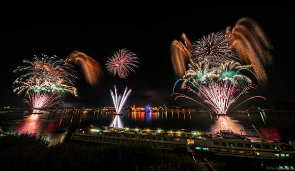 500 Meter breites Musikfeuerwerk bei den Mainzer Sommerlichter 2018
