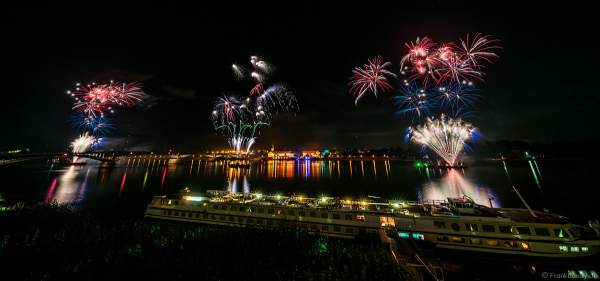 Höhenfeuerwerk auf dem Rhein zwischen Mainz und Wiesbaden bei den Mainzer Sommerlichter 2018