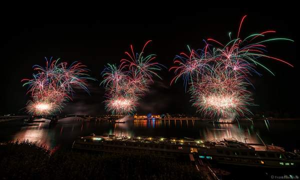 Höhenfeuerwerk auf dem Rhein zwischen Mainz und Wiesbaden bei den Mainzer Sommerlichter 2018