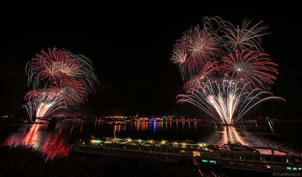Höhenfeuerwerk auf dem Rhein zwischen Mainz und Wiesbaden bei den Mainzer Sommerlichter 2018