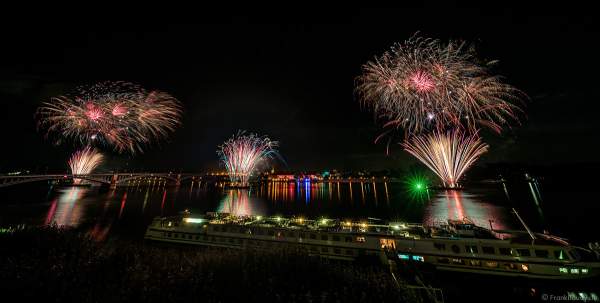 Höhenfeuerwerk auf dem Rhein zwischen Mainz und Wiesbaden bei den Mainzer Sommerlichter 2018