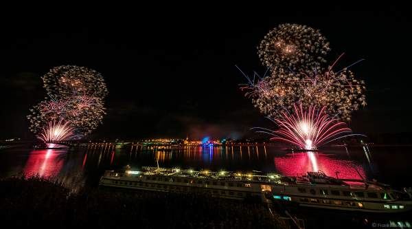 Mainzer Sommerlichter 2018 mit Feuerwerk am Samstagabend auf dem Rhein zwischen Mainz und Wiesbaden