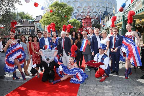 Familie Mack, Jean-Jacques und Jean-Victor Clerico und die Tänzerinnen des Moulin Rouge, Regisseur Luc Besson mit seiner Frau Virginie bei der Eröffnung der Eurosat – CanCan Coaster & Eurosat Coastiality Achterbahn im Europa-Park am 12. September 2018