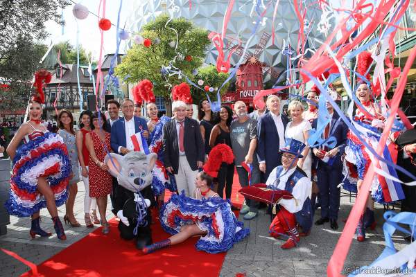 Familie Mack, Jean-Jacques und Jean-Victor Clerico und die Tänzerinnen des Moulin Rouge, Regisseur Luc Besson mit seiner Frau Virginie bei der Eröffnung der Eurosat – CanCan Coaster & Eurosat Coastiality Achterbahn im Europa-Park am 12. September 2018
