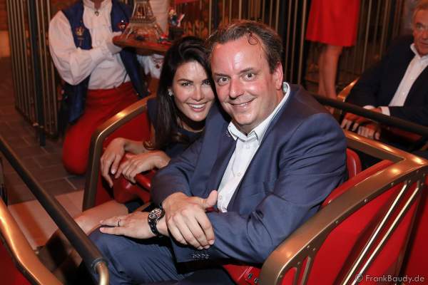 Miriam und Michael Mack kurz vor der Achterbahnfahrt mit der neuen Eurosat – CanCan Coaster im Europa-Park