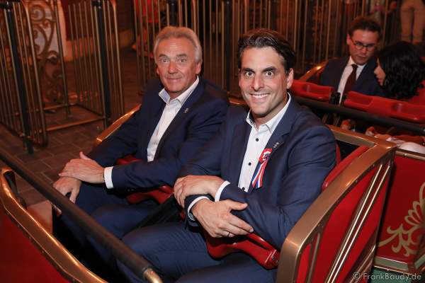 Jürgen und Thomas Mack kurz vor der Achterbahnfahrt mit der neuen Eurosat – CanCan Coaster