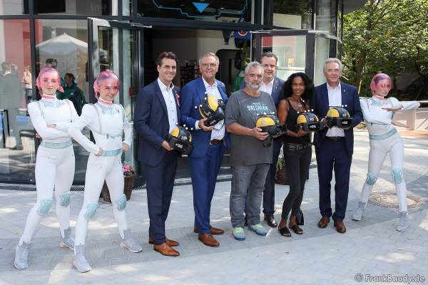 Familie Mack, Regisseur Luc Besson mit seiner Frau Virginie bei der Eröffnung der Eurosat – CanCan Coaster & Eurosat Coastiality Achterbahn im Europa-Park am 12. September 2018