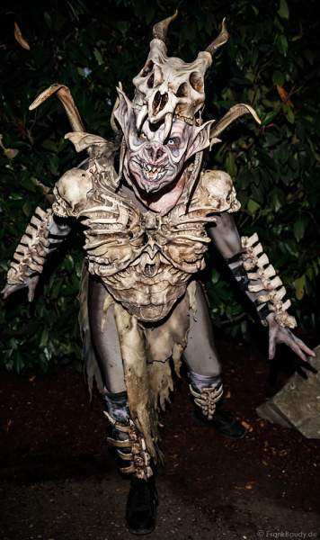 Furchteinflößende Gestalten bei den Horror Nights – Traumatica 2018 zur Halloweenzeit im Europa-Park