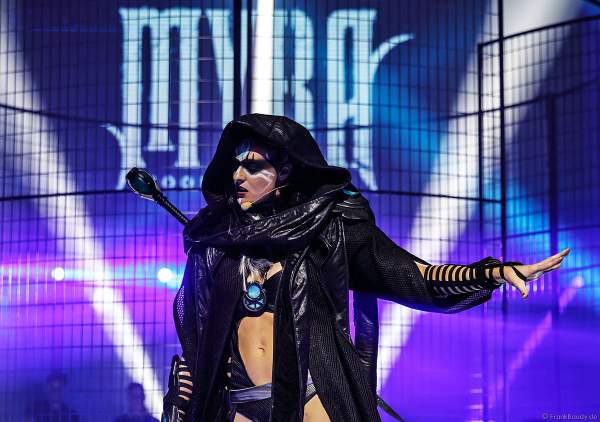 Stuntfrau und Moderatorin Miriam Höller als Myra Moon Mistress bei den Horror Nights – Traumatica 2018 im Europa-Park