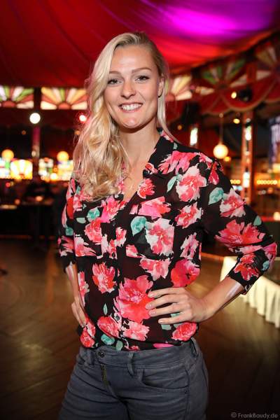 Miriam Höller vor ihrer Verwandlung zu Myra Moon Mistress bei den Horror Nights 2018 im Europa-Park