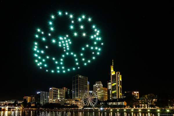 Eine Krone als Zeichen für die zahlreichen Krönungen von Königen und Kaisern bei der Drohnen- und Lichtshow STERNENBILDER – EINE SYMPHONIE FÜR DIE FRANKFURTER ALTSTADT 2018