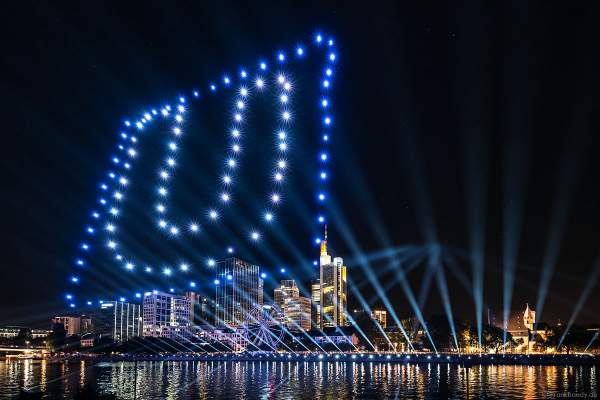 Ein Symbolbild für die U-Bahnen bei der Drohnen- und Lichtshow STERNENBILDER – EINE SYMPHONIE FÜR DIE FRANKFURTER ALTSTADT 2018