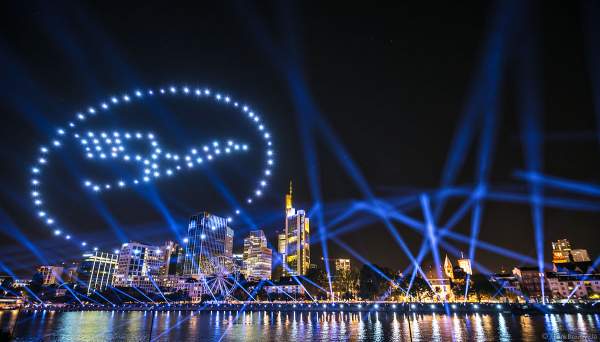 Die Lufthansa verbindet Frankfurt mit der Welt - Drohnen- und Lichtshow STERNENBILDER – EINE SYMPHONIE FÜR DIE FRANKFURTER ALTSTADT 2018