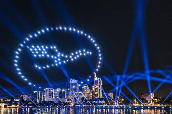 Die Lufthansa verbindet Frankfurt mit der Welt - Drohnen- und Lichtshow STERNENBILDER – EINE SYMPHONIE FÜR DIE FRANKFURTER ALTSTADT 2018