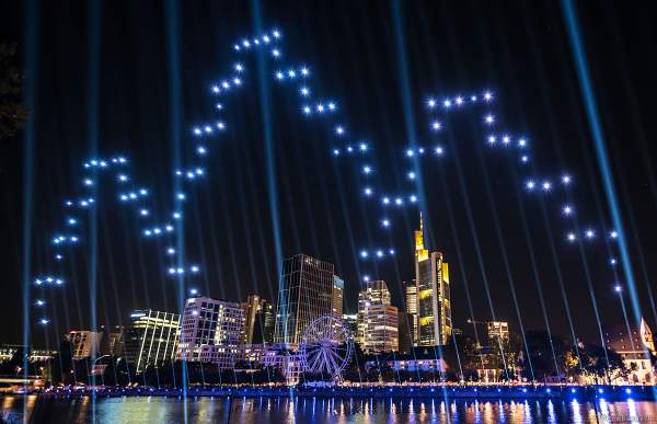 Die Römer-Fassade bei der Drohnen- und Lichtshow STERNENBILDER – EINE SYMPHONIE FÜR DIE FRANKFURTER ALTSTADT 2018