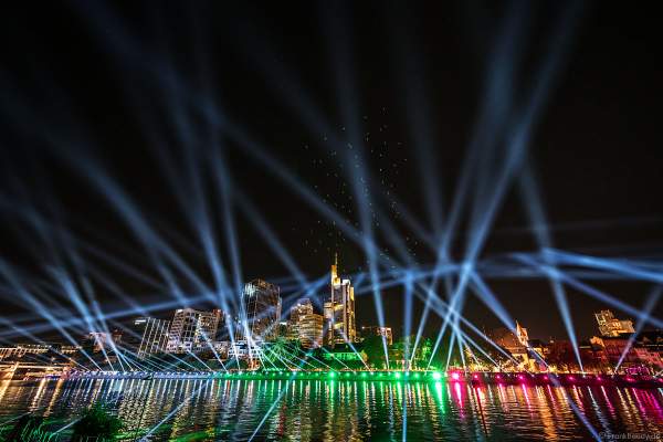 Ein herzliches Willkommen bei der Drohnen- und Lichtshow STERNENBILDER – EINE SYMPHONIE FÜR DIE FRANKFURTER ALTSTADT 2018