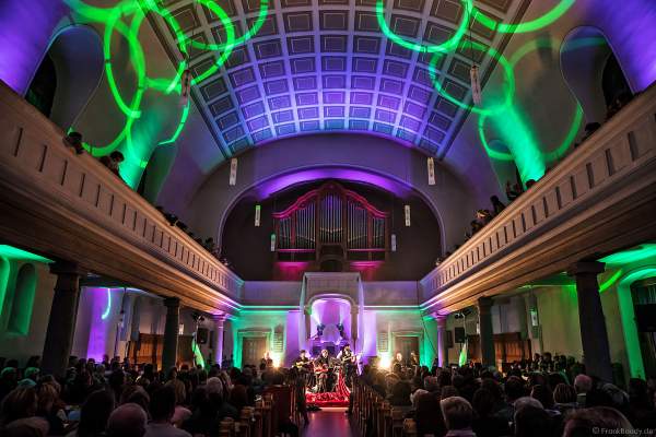 CHURCH IN COLORS mit Oliver Dums und einer wunderschönen Lichtshow in der Prot. Kirche Böhl am 28. Oktober 2018