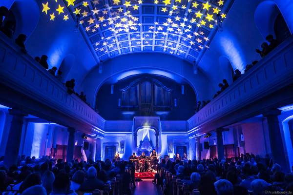 CHURCH IN COLORS mit Sternenhimmel in der Prot. Kirche Böhl am 28. Oktober 2018