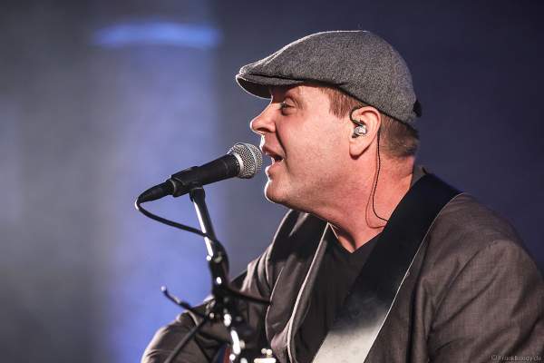 Sänger Oliver Dums mit CHURCH IN COLORS in der Prot. Kirche Böhl am 28. Oktober 2018