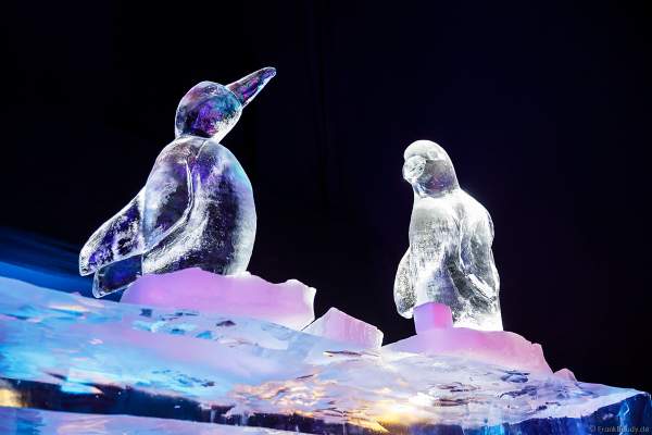Delfine aus Eis bei der Eisskulpturen Ausstellung RULANTICA aus EIS – Snorris funkelnde Wasserwelt im Europa-Park zur Wintersaison 2018/2019