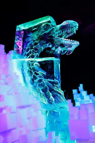 Ein Drachen aus Eis bei der Eisskulpturen Ausstellung RULANTICA aus EIS – Snorris funkelnde Wasserwelt im Europa-Park zur Wintersaison 2018/2019